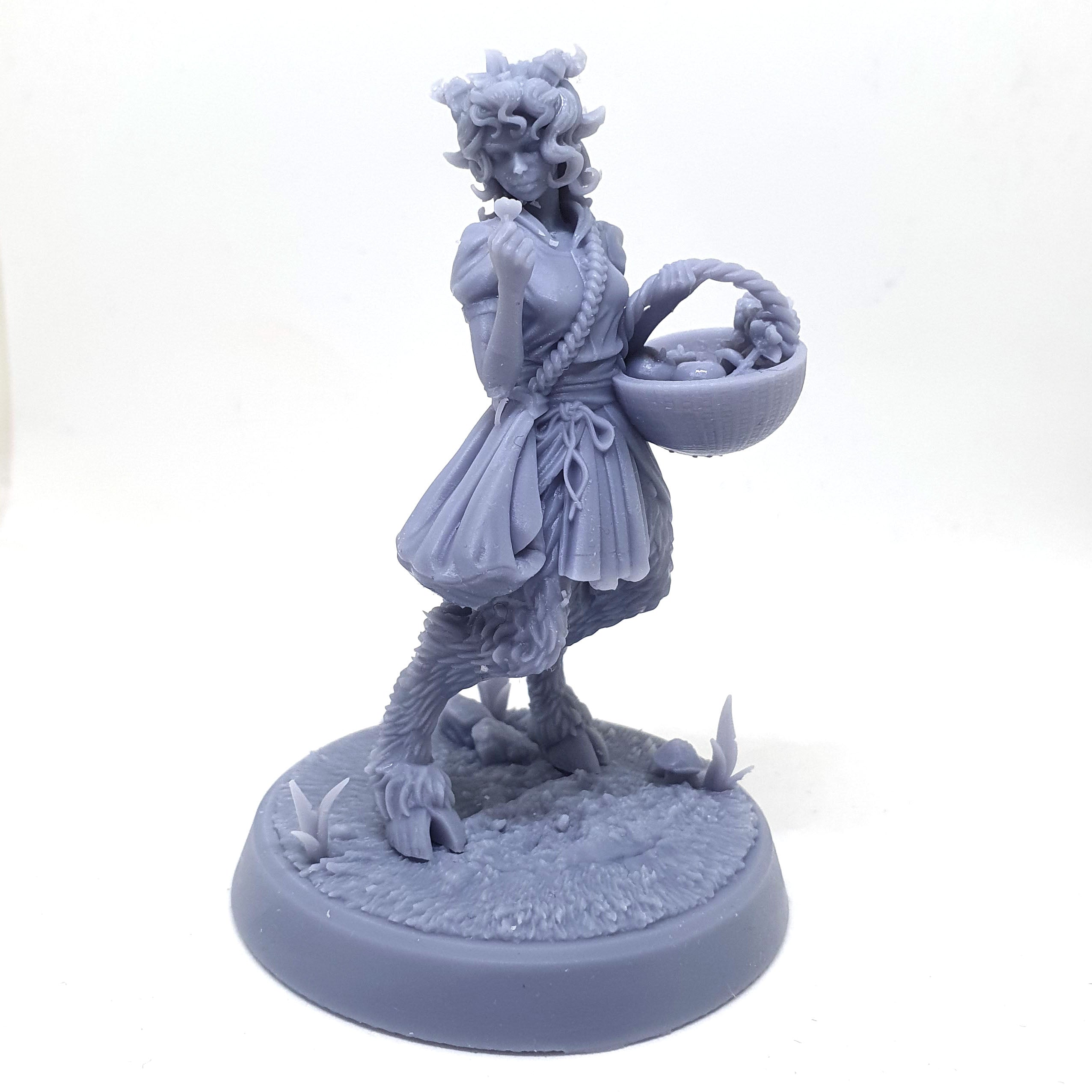 Ferne - 32mm / 75mm Scale Miniature