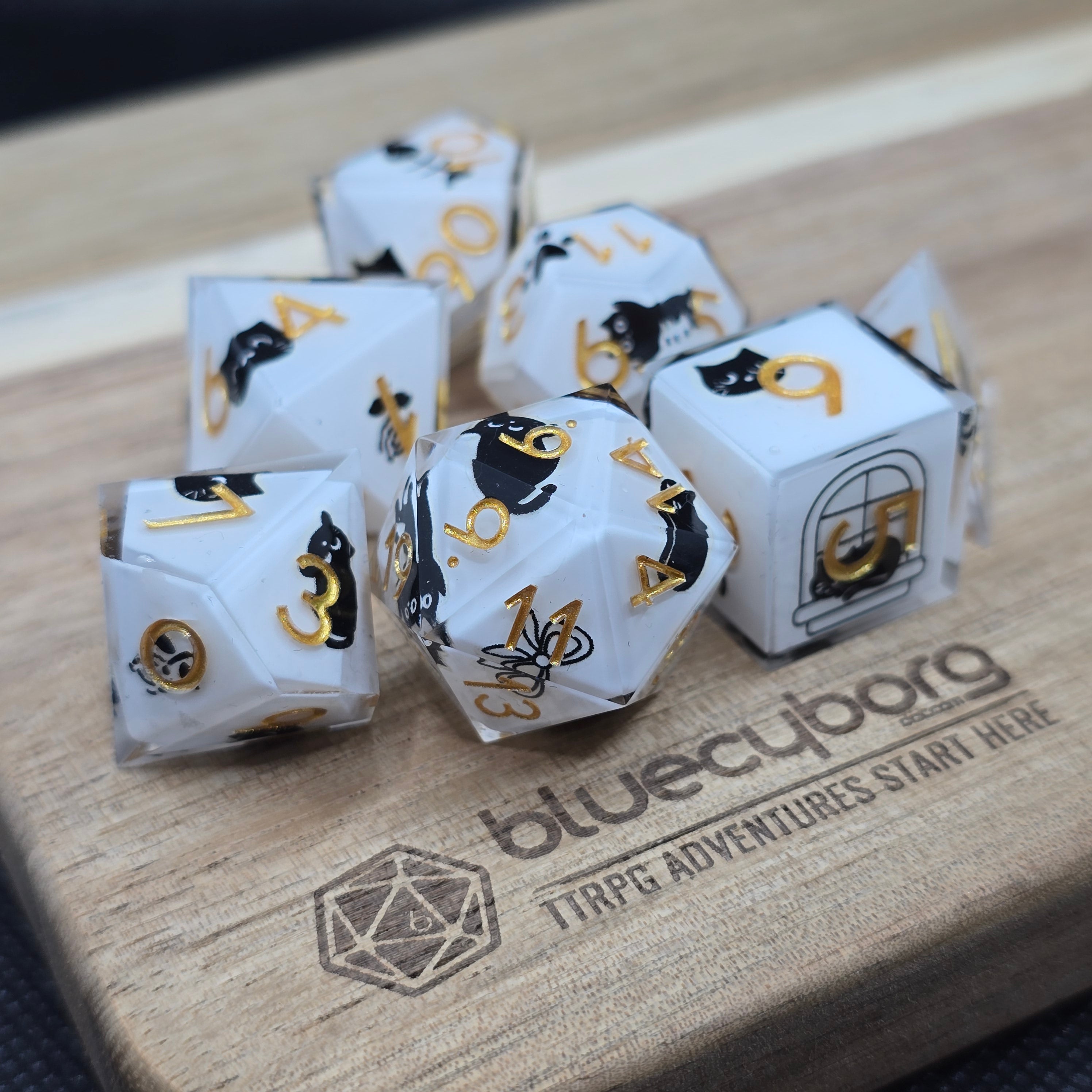 Kitties & Cream - Shell Resin Dice Set