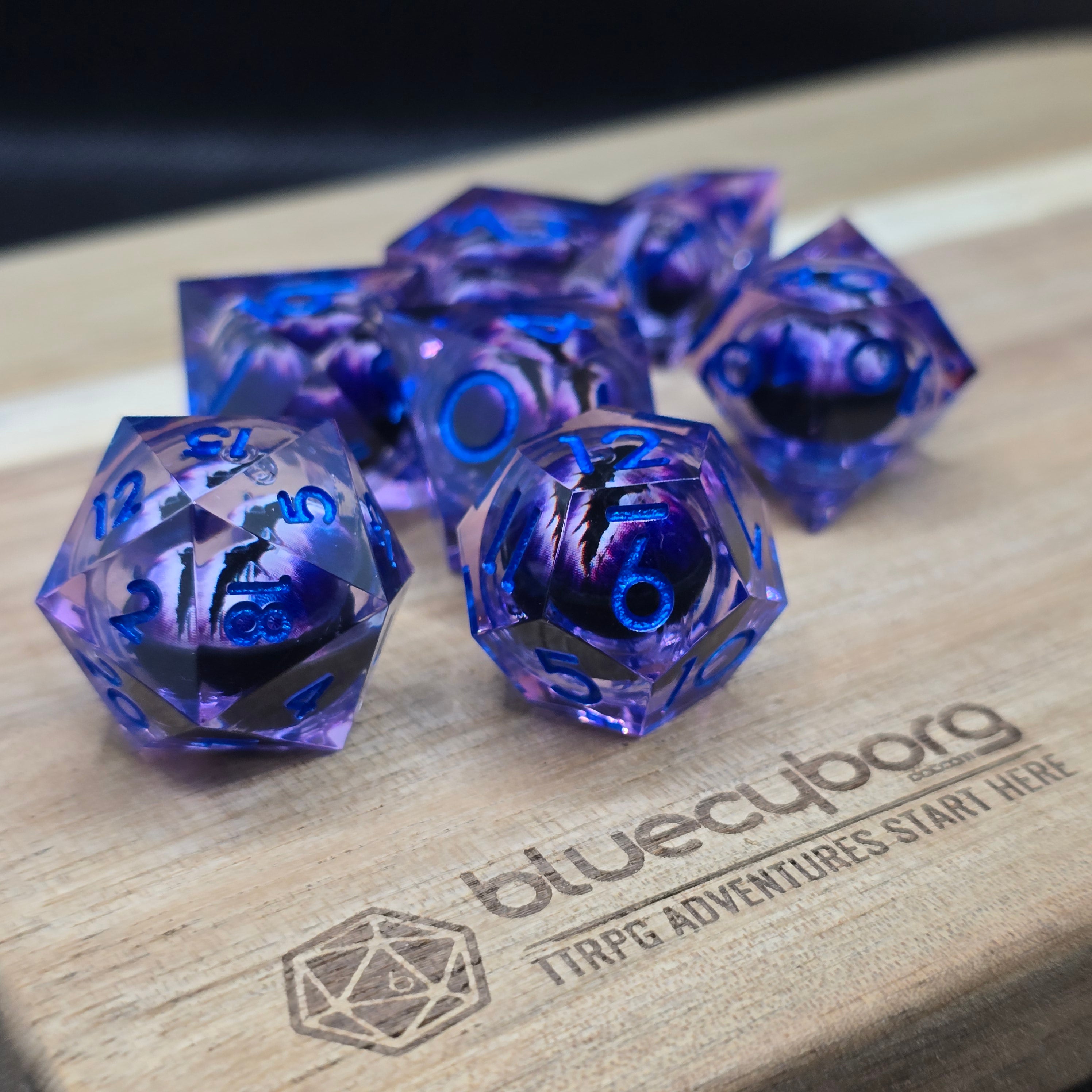 Dragon Eye Purple / Blue - Moving Eye - Liquid Core Resin Dice Set