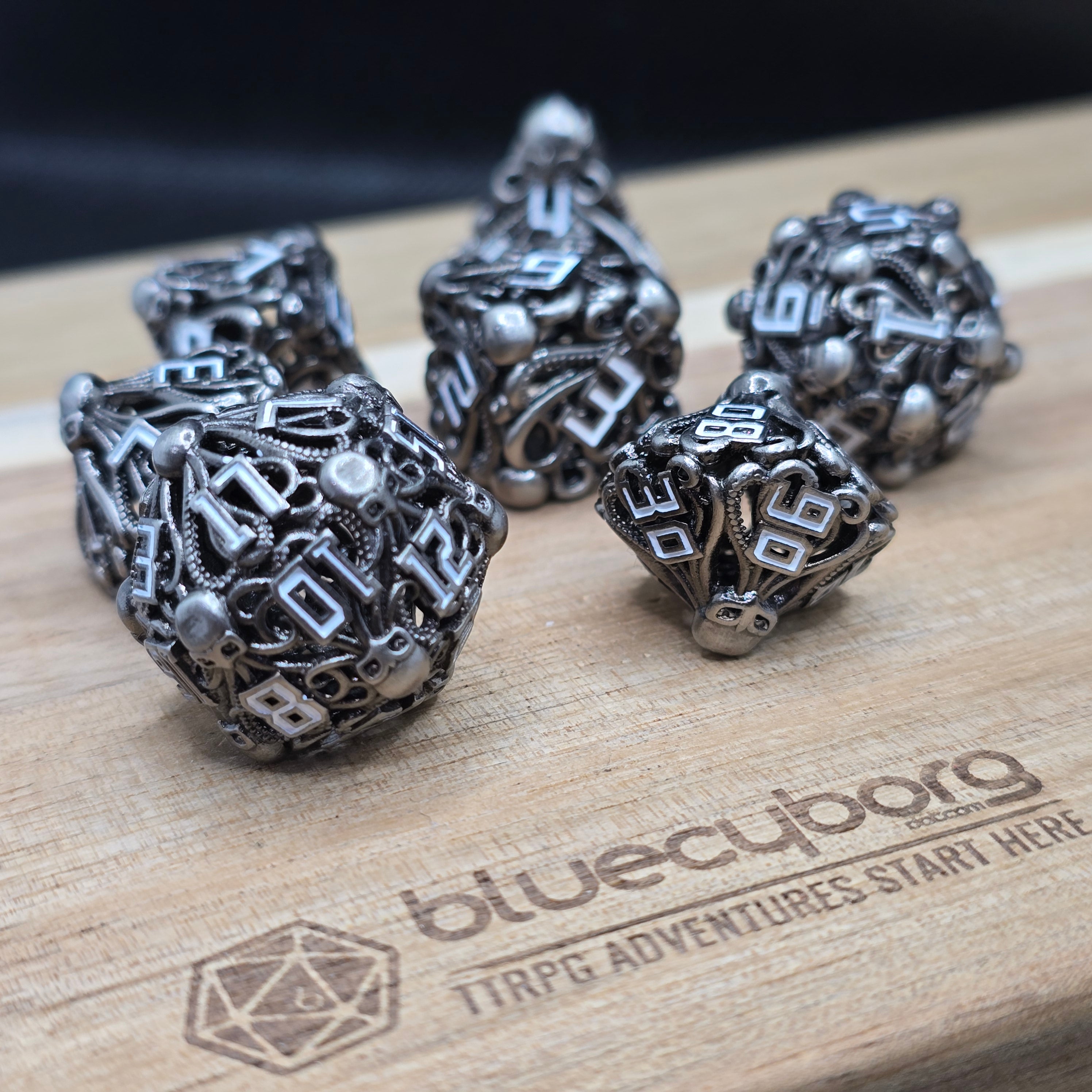Octopus - Silver / White - Hollow - Metal Dice Set