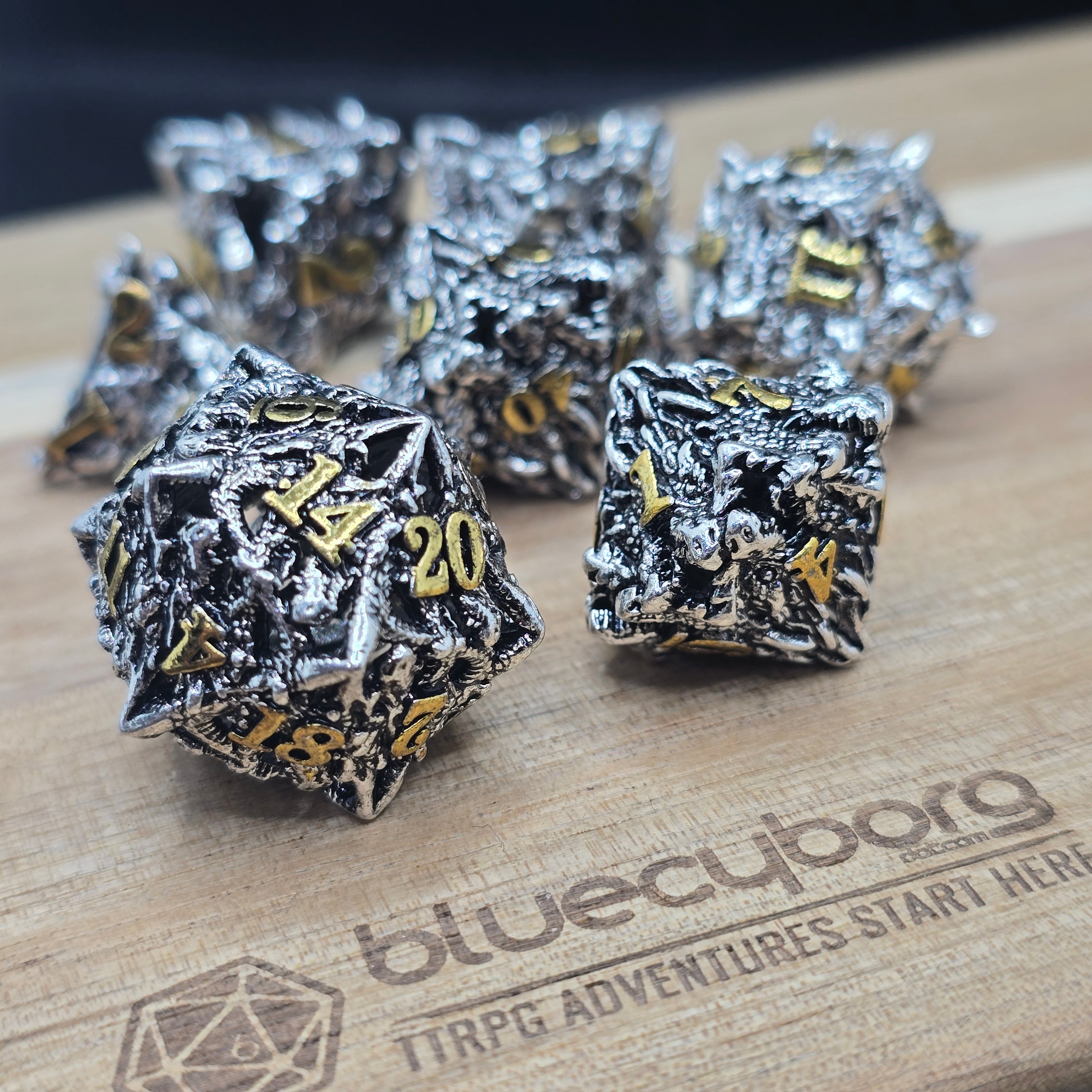 Fractured Ore Dragon - Silver Black / Gold - Dragon Themed - Metal Dice Set