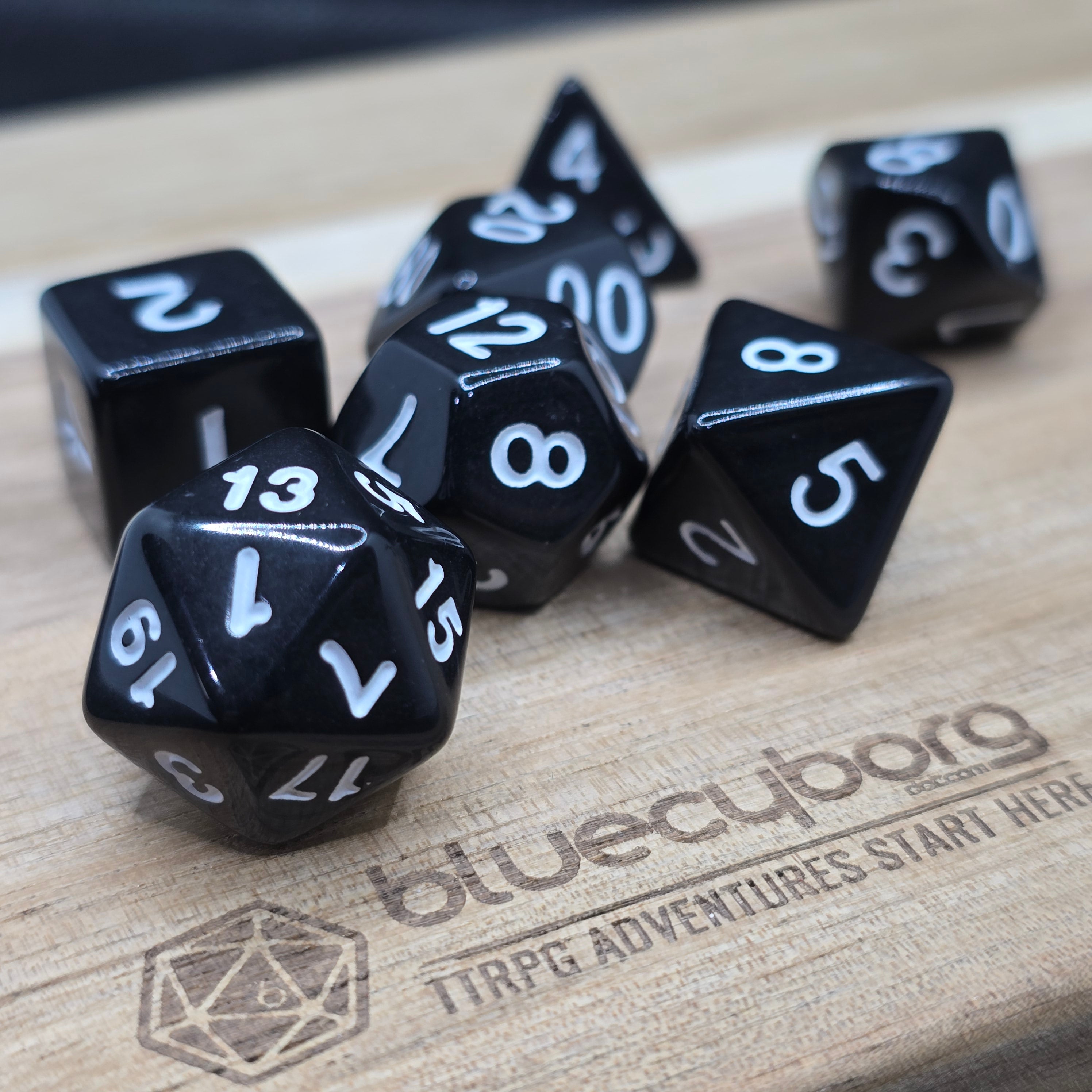 Gravecut - Opaque - Acrylic Dice Set