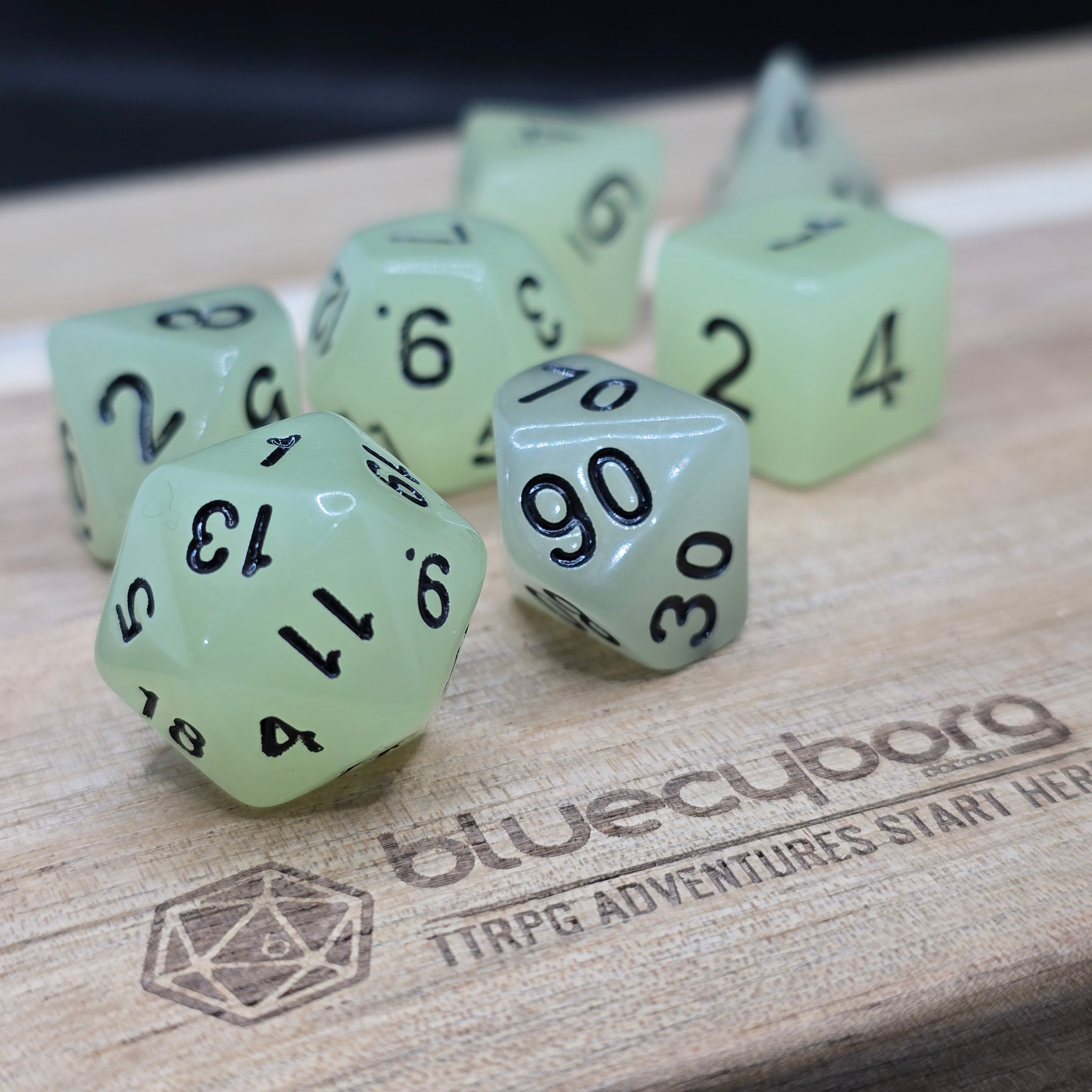 Graveglow - Glow In The Dark - Acrylic Dice Set