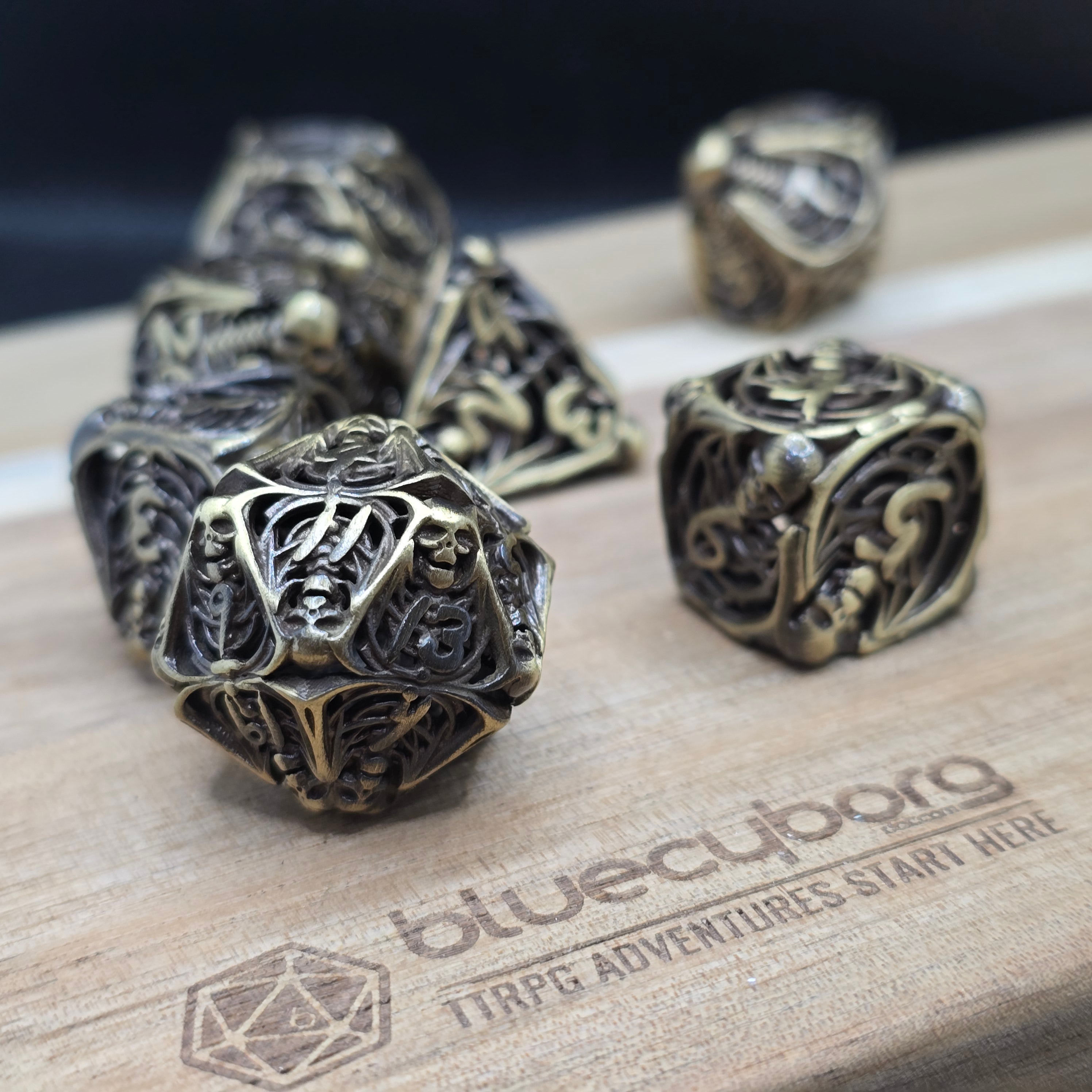 Skull - Yellow - Hollow - Metal Dice Set