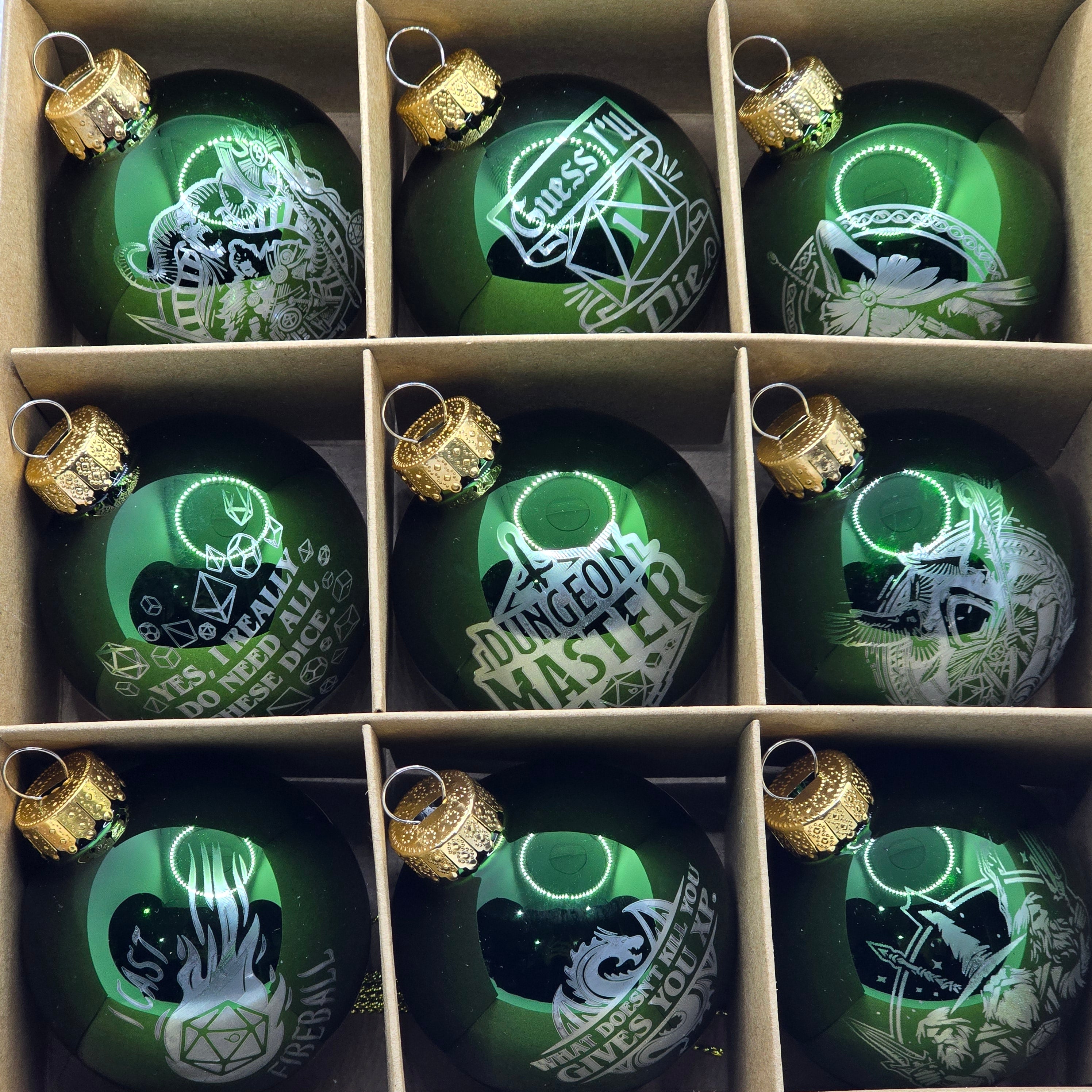 D20 & Mistletoe: TTRPG-Inspired Glass Baubles - Shiny Green (6cm)