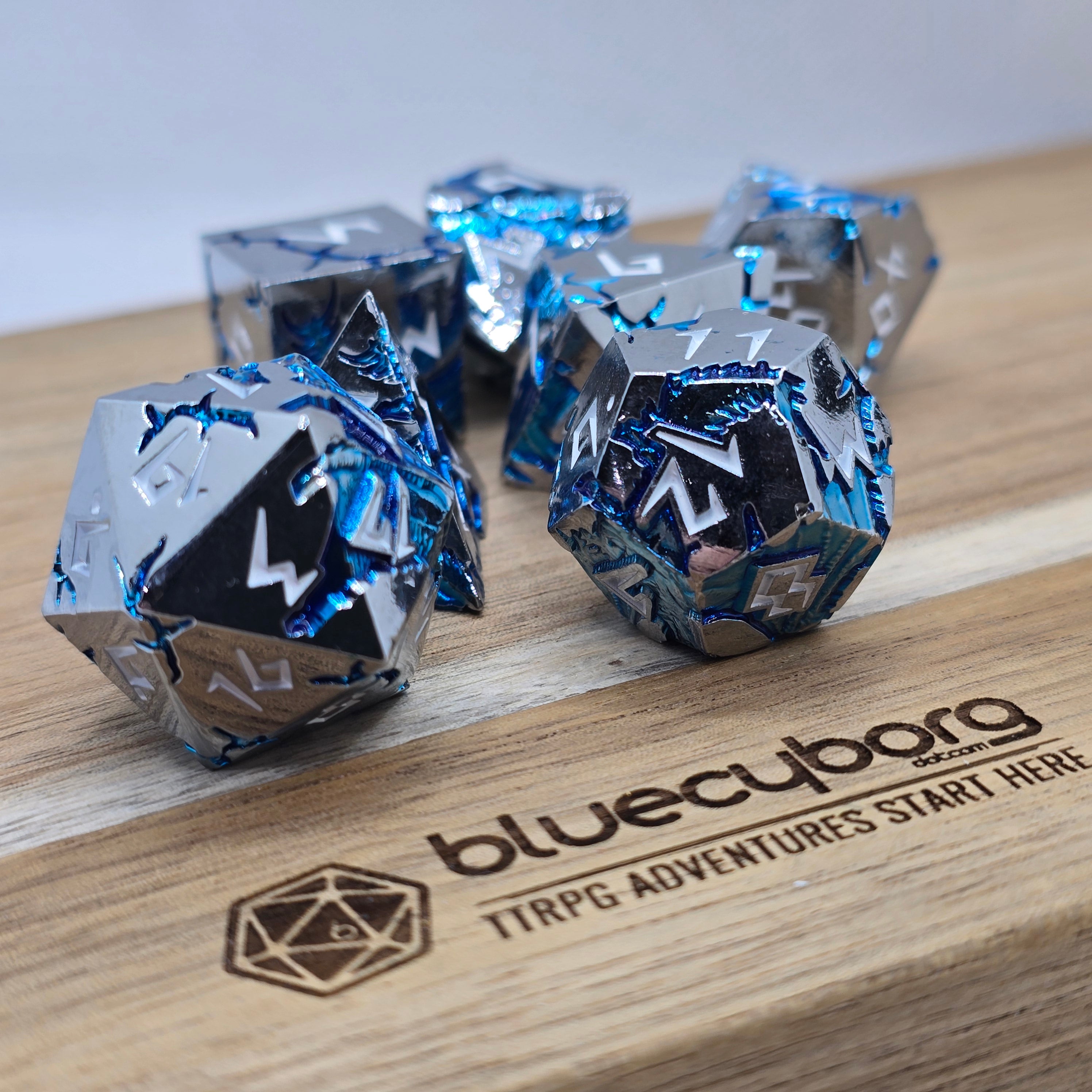 Dragonite Ore - Silver Light Blue - Metal Dice Set
