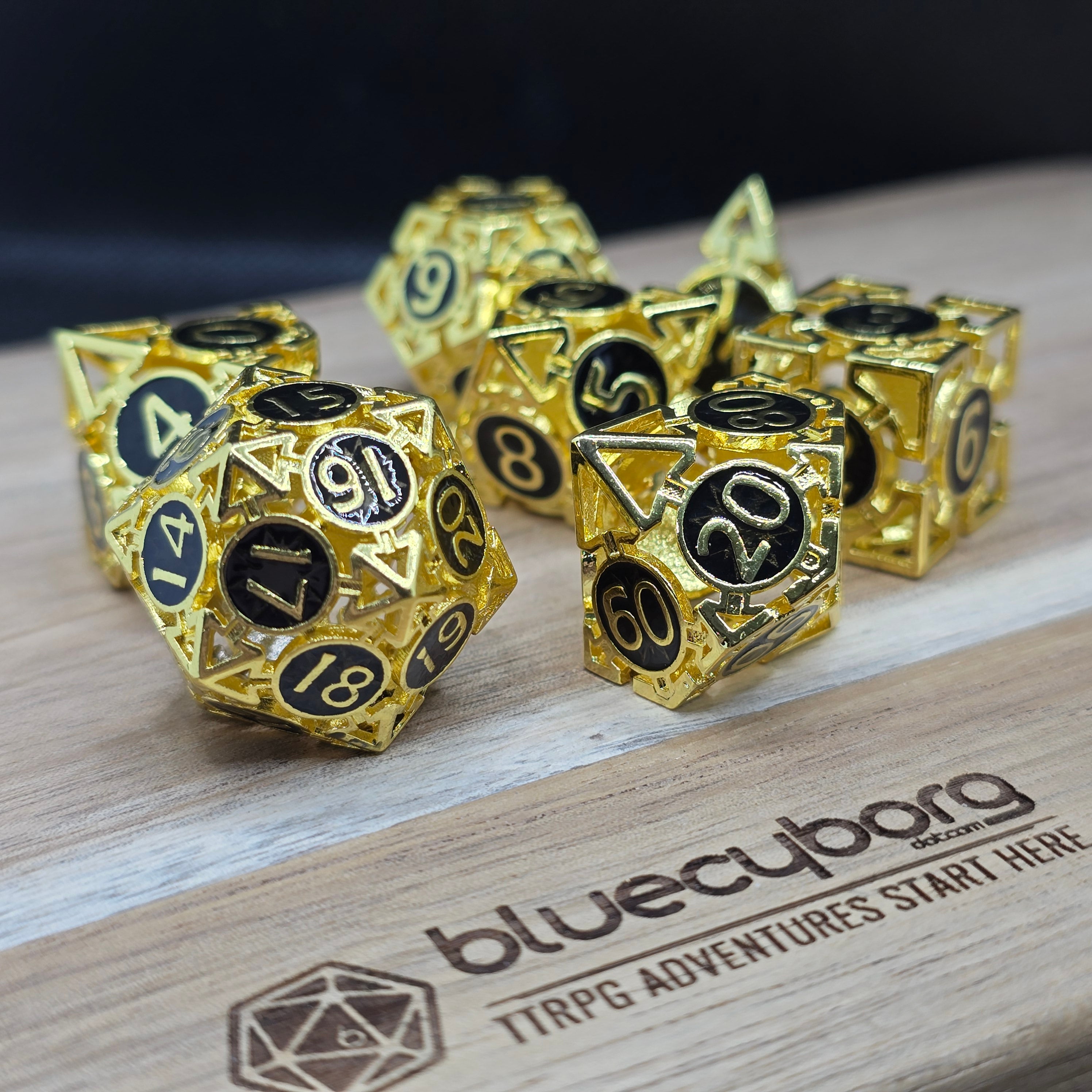 Quiver's Quest - Gold Black - Hollow - Metal Dice Set