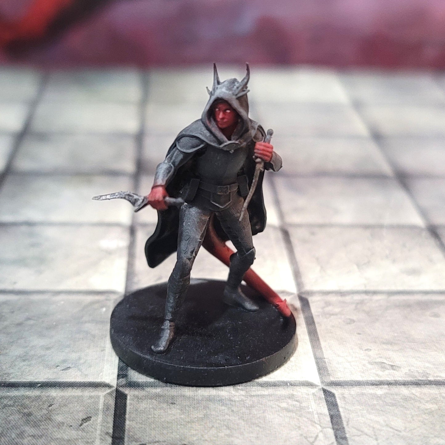 Tiefling Female Rogue 2 28mm Scale Miniature